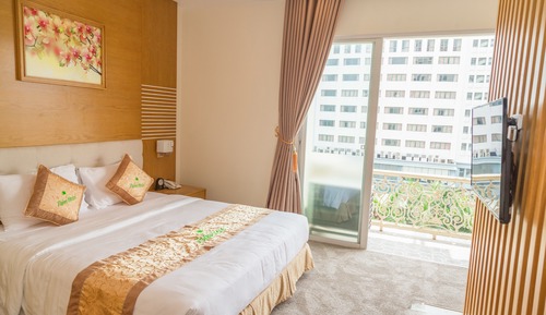 Suite Luxe, 1 grand lit, bain à remous, vue ville