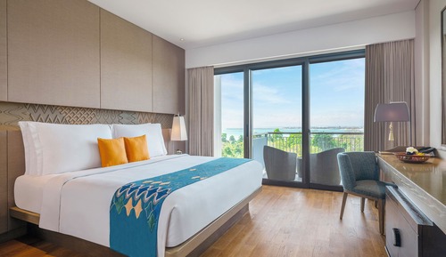 Chambre Classique, 1 très grand lit, vue piscine