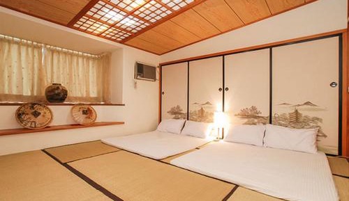 Family Suite (6 Adults)