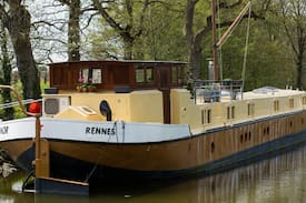 Chevaigne Location De Bateaux | Péniche gîte Armor Location à quai.