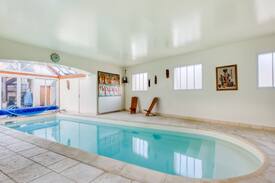 Longnes Maison | Lush Mansion in Longnes with Private Swimming Pool