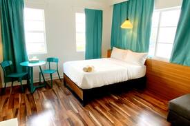 South Beach Hôtel | Sun-Filled Collins Ave South Beach Premium Studio