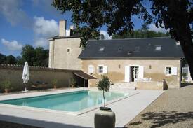 Ruffec Maison | Au bord de la Creuse, Maison d'amis avec piscine.