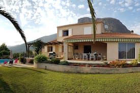 Afa Villa | Villa 6 personnes climatisée avec grande piscine