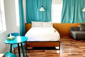 South Beach Hôtel | Sun-Filled Collins Ave South Beach Premium Studio