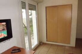 Merignac Maison | Vaste chambre double avec accès au jardin.