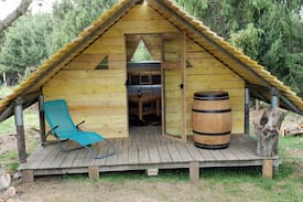Eyne Autre | Cabane trappeur avec les chiens de traîneaux