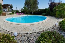 Afa Villa | Villa 6 personnes climatisée avec grande piscine