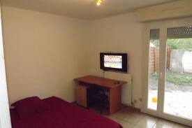 Merignac Maison | Vaste chambre double avec accès au jardin.