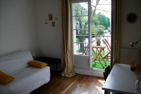 Saint-Jean Eudes Saint-Gilles Appartement | Caen centre, chambre avec petit balcon privatif.