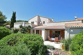 Bize-Minervois Villa | Elegant Villa in Bize-Minervois with Swimming Pool