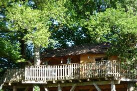 Chalais Autre | Cabane perchée et son Jacuzzi privatif (38°)