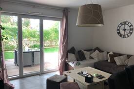 La Valette-du-Var Appartement | Chambre donnant dans le jardin
