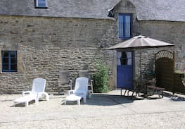 Camors Maison | Orchard Cottage Heated Shared Pool