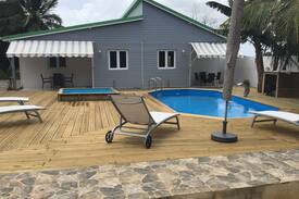 Monplaisir Maison | Nice bungalow with pool access