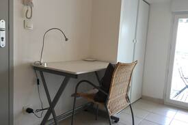 Arenes Romaines - Saint-Martin-du-Touch Appartement | T2 calme moderne quartier Saint Martin du Touch-1