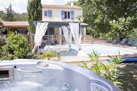 Fuveau Villa | VILLA FAMILIALE AVEC PISCINE ET JACUZZI A FUVEAU