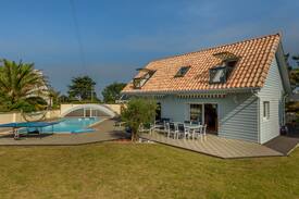 Guisseny Villa | Quaint Villa in Guissény with Garden