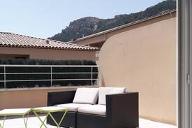 Saint-Savournin Appartement | Joli T2 , village accueillant et central