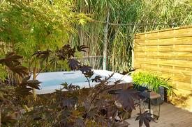 Moussan Maison | Gite Les Roseaux jacuzzi extérieur privatif