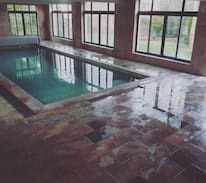 Langoat Villa | manoir du Jaudy piscine spa intérieurs côte granit