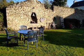 Langonnet Maison | Garden View. Bed and Continental Breakfast.