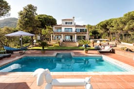 Arenys de Munt Villa | NEW LISTING: Villa with sea views and padel court!
