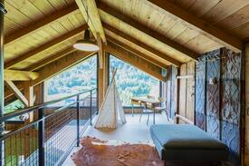 La Bresse Maison | Grange rénovée, grande terrasse bois avec bassin.