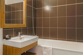 Beuzeville Hôtel | Hôtel & Spa LE PETIT CASTEL Beuzeville-Honfleur