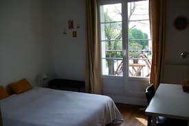 Saint-Jean Eudes Saint-Gilles Appartement | Caen centre, chambre avec petit balcon privatif.