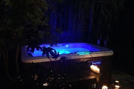 Moussan Maison | Gite Les Roseaux jacuzzi extérieur privatif
