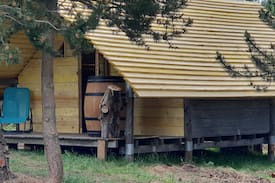 Eyne Autre | Cabane trappeur avec les chiens de traîneaux