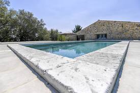 Saint-Florent-sur-Auzonnet Villa | A découvrir : bergerie cévenole d'exception