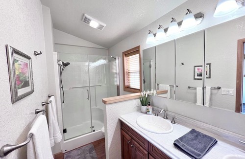 Salmon Maison | Mountain getaway on a private culdesac, 360 views out large windows.