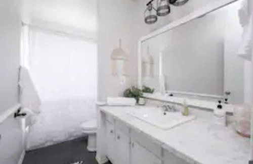 Amarillo Maison | *Discount* Fast Wifi, Beautiful Home near Route 66, Palo Duro Canyon, & Shopping