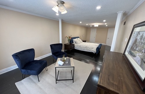 Scarborough Maison | Cozy Upscale Scarborough Home!