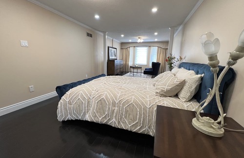Scarborough Maison | Cozy Upscale Scarborough Home!