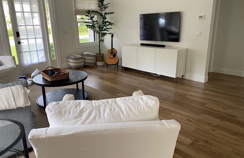 Old Town Hall Maison | Beautifully updated historic home! Oversize yard with extra parking.