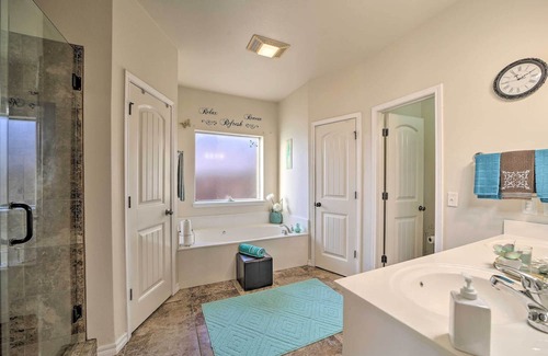 Broken Arrow Maison | NEW! Spacious Broken Arrow Retreat: Yard + Grill!