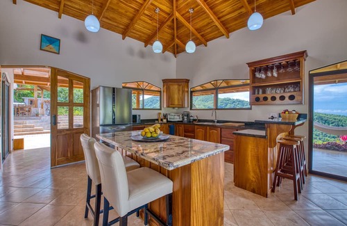 Samara Maison | Beautiful House with breathtaking sunsets ocean, bay and Mountain View !