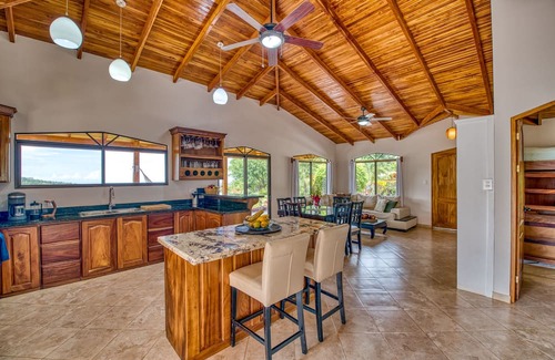 Samara Maison | Beautiful House with breathtaking sunsets ocean, bay and Mountain View !