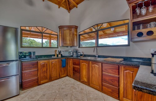 Samara Maison | Beautiful House with breathtaking sunsets ocean, bay and Mountain View !
