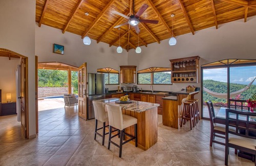 Samara Maison | Beautiful House with breathtaking sunsets ocean, bay and Mountain View !
