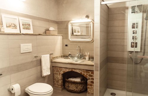 Gassino Torinese Lit Et Petit-Déjeuner | Suite del Camino - country chic with heated whirlpool in the garden