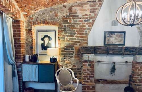 Gassino Torinese Lit Et Petit-Déjeuner | Suite del Camino - country chic with heated whirlpool in the garden