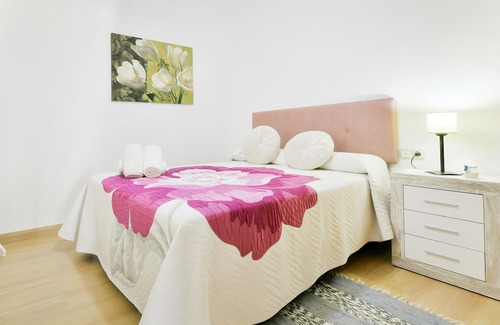 Ronda Maison | Large vacation home with pool and panoramic views of the countryside.