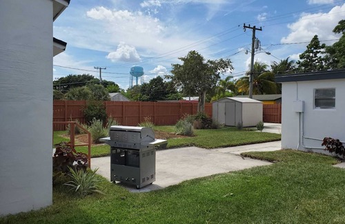 Delray Beach Maison | 5 Min Walk to the Ave 5 min Drive to the Beach! Pet friendly!