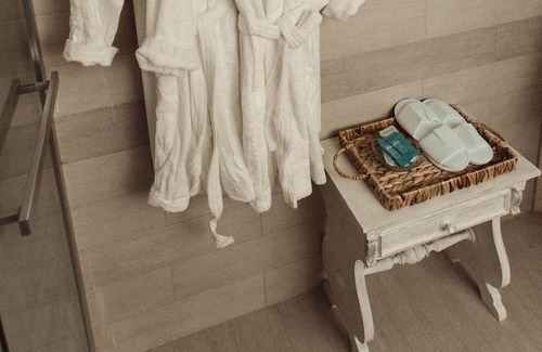 Gassino Torinese Cabine | Old Well Suite in Antique Farm with Outdoor Spa in the Countryside
