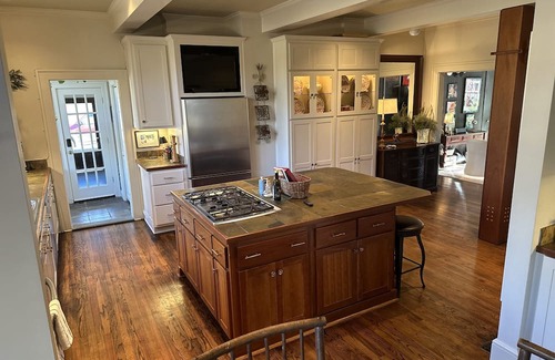 Athens Maison | Large home 12 mins from Sanford Stadium/downtown, 8 mins to Botanical Gardens
