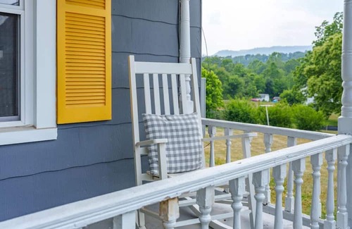 Shenandoah Maison | Yellow Shutter Farmhouse Oasis